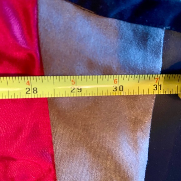 Red and Beige Apron - Picture 4 of 7